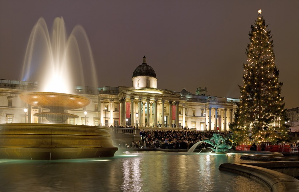 Trafalgar_Square_Christmas_Carols_-_Dec_2006