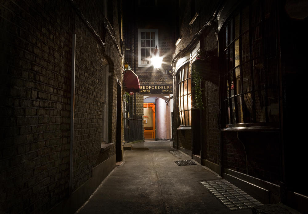 Secret alleyways and Victorian gas lights ... perfect for a fright night!