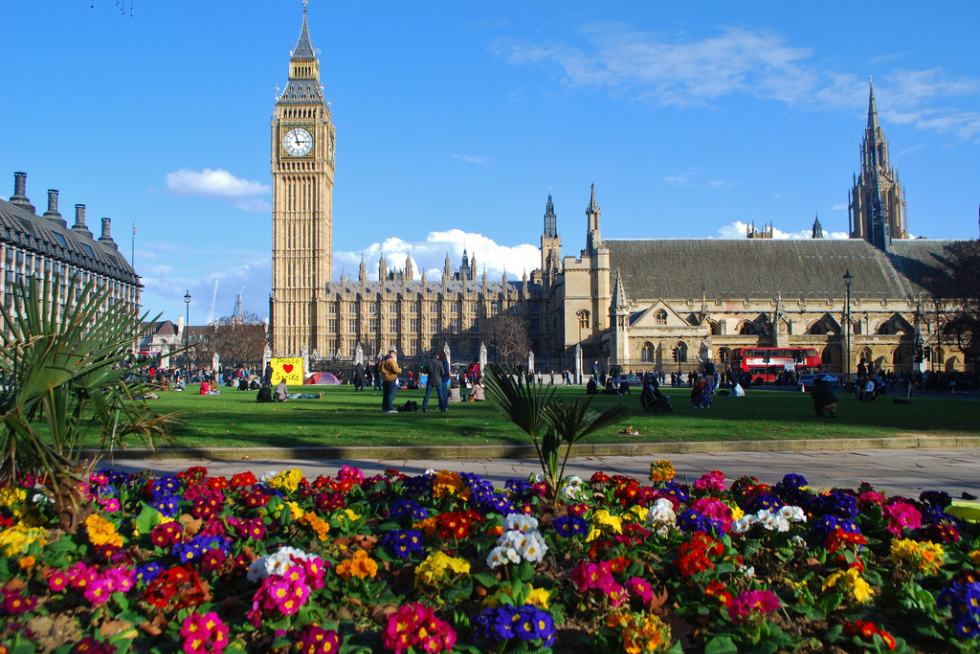 Big Ben surrounded by spring blooms, the perfect backdrop for an Easter stroll in London.