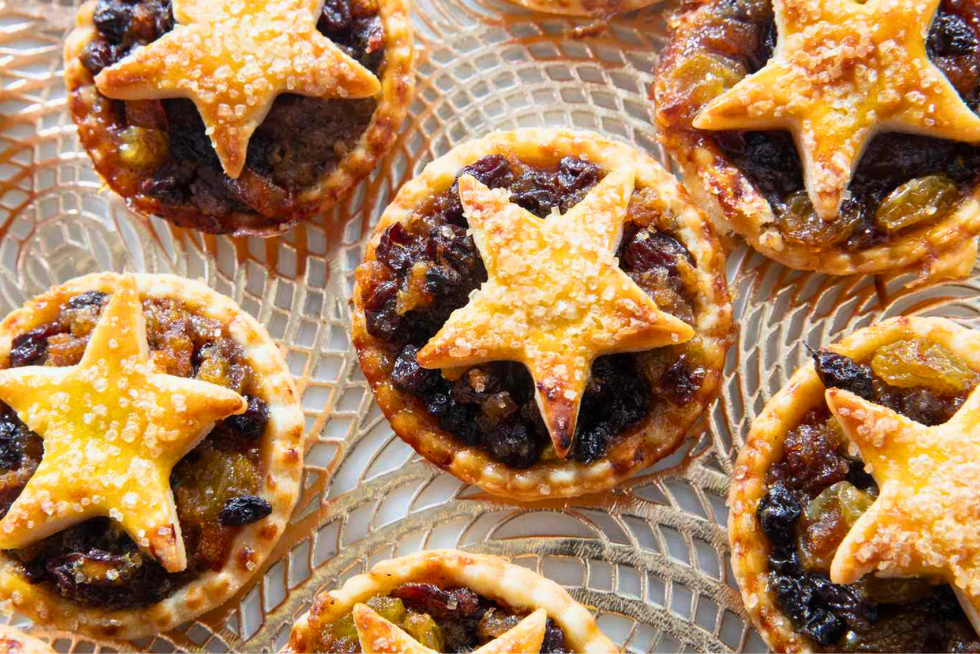 A traditional British mince pie served during the festive Christmas season.
