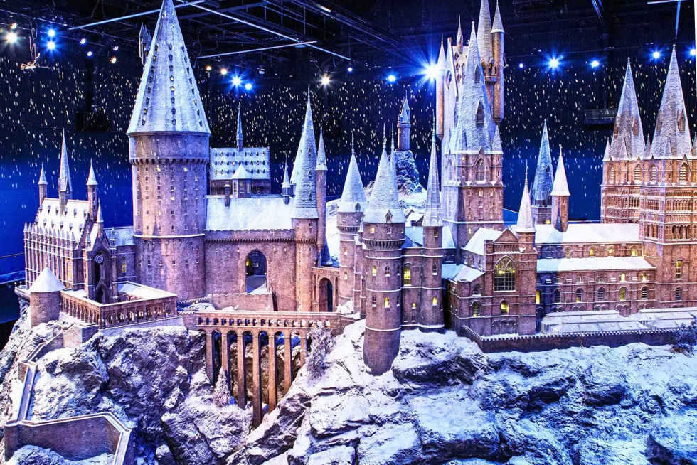 The Great Hall decorated for Christmas at the Warner Bros. Studio Tour London.